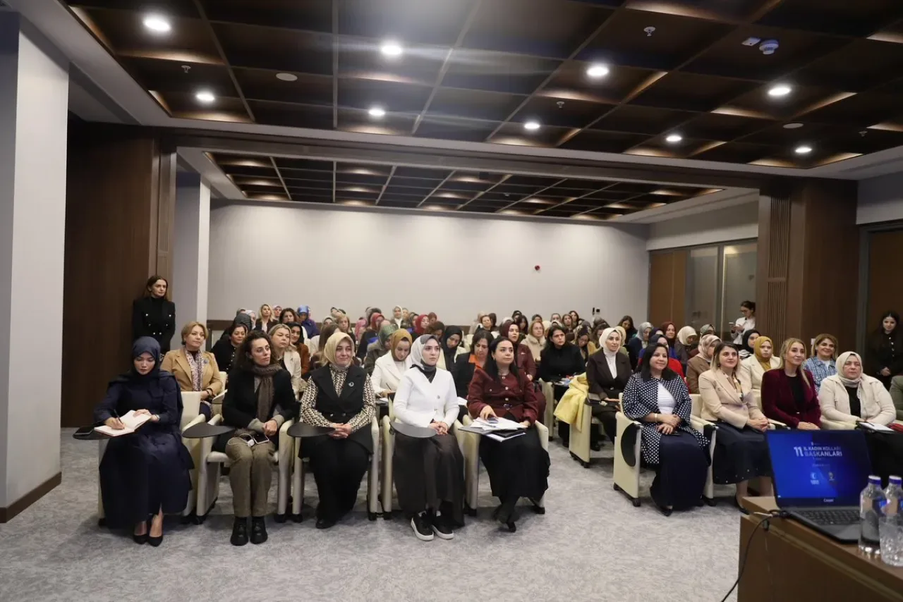 AK Parti'de 81 İl Kadın Kolları Liderleri Ankara'da Bir Araya Geldi AK Parti'de 81 İl Kadın Kolları Liderleri Ankara'da Bir Araya Geldi