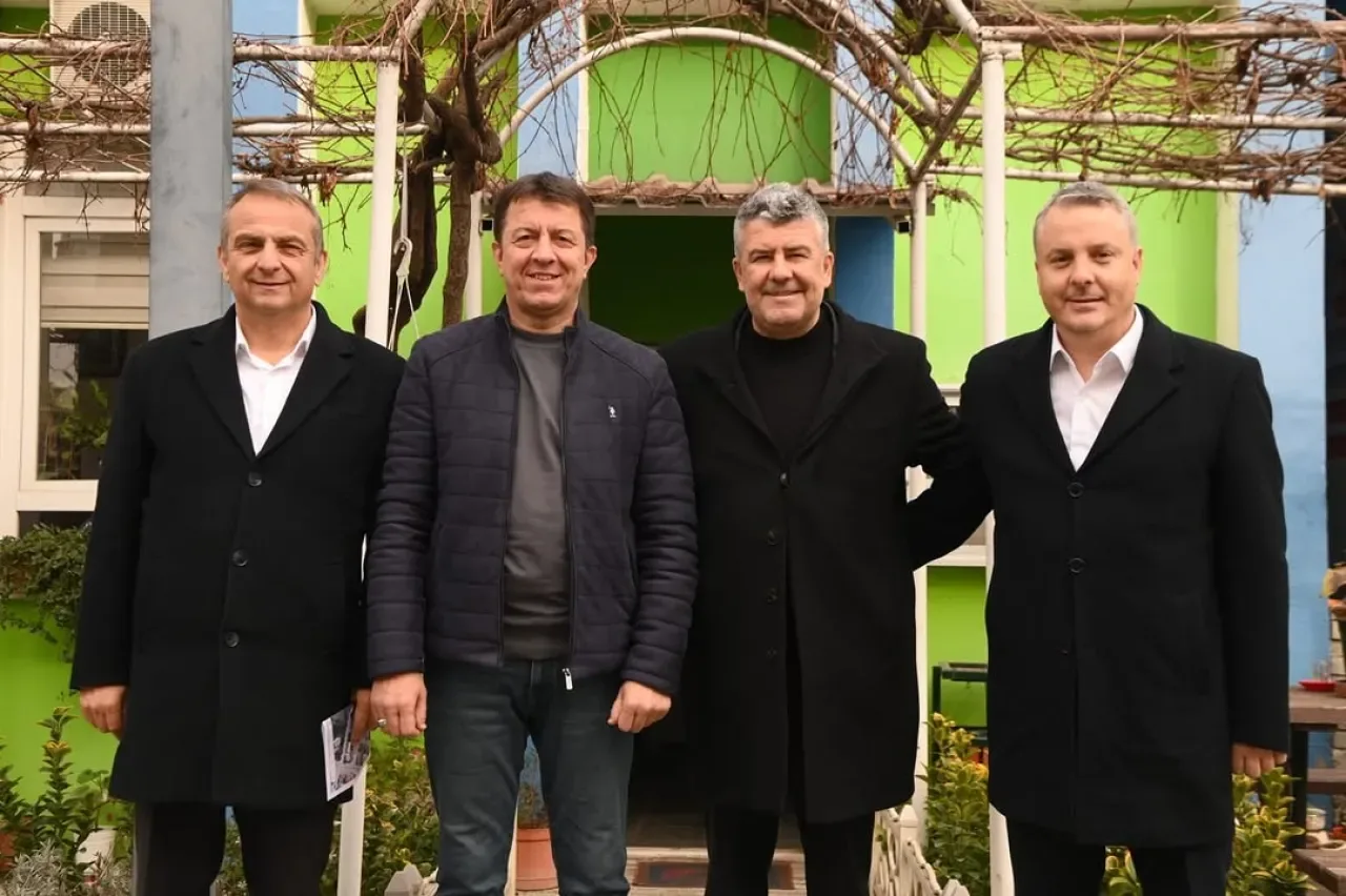 Karesi Belediye Başkanı, Muhtarlarla Yerel Sorunları Masaya Yatırdı Karesi Belediye Başkanı, Muhtarlarla Yerel Sorunları Masaya Yatırdı