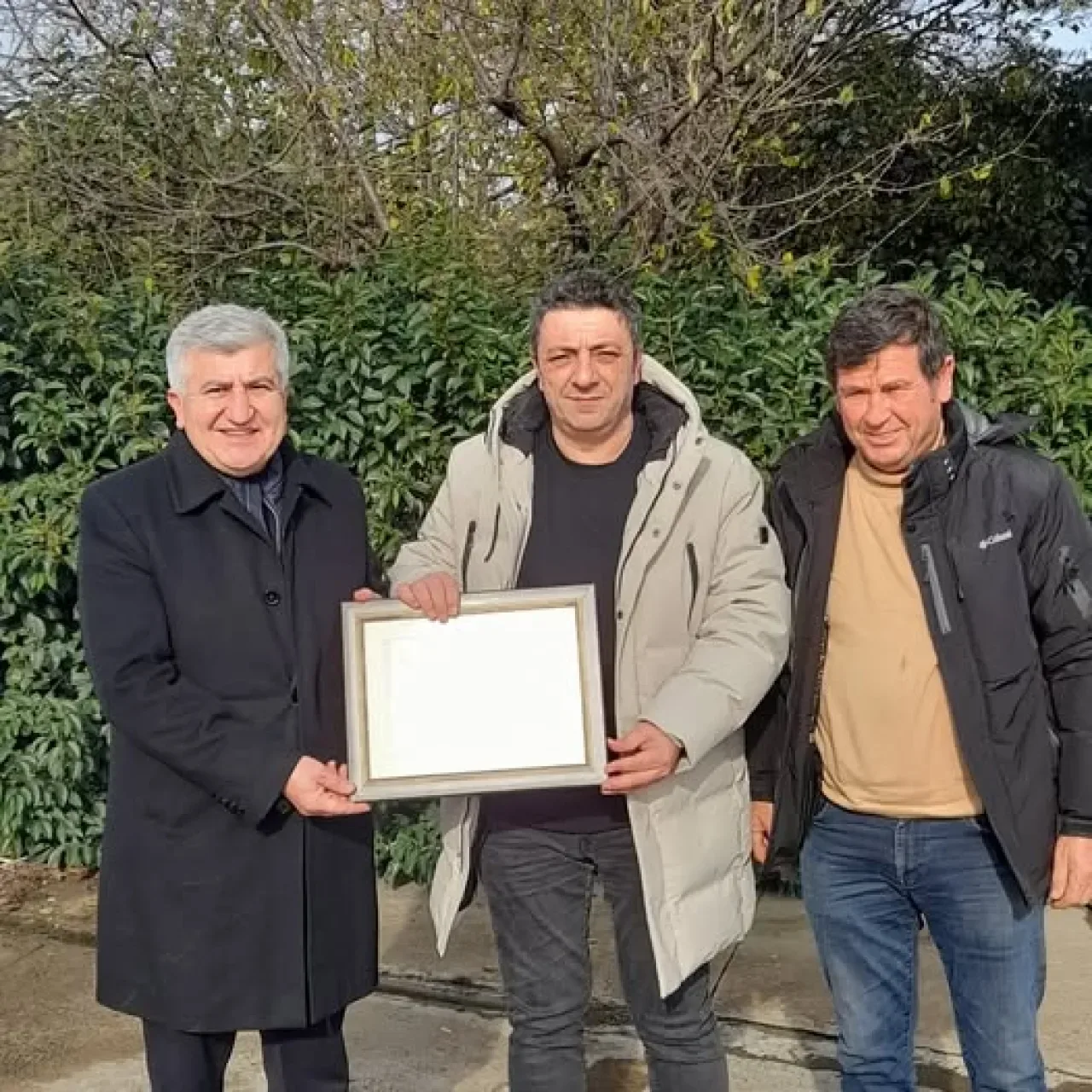 İznik'te Ticari Hayata Yeni Bir Soluk: Murat Gülek'e Tescil Belgesi İznik'te Ticari Hayata Yeni Bir Soluk: Murat Gülek'e Tescil Belgesi