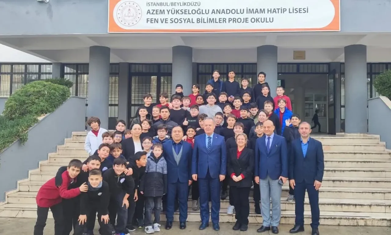 Beylikdüzü'nde Öğrencilerin Kariyer Yolculuğuna Liderlerden Rehberlik Beylikdüzü'nde Öğrencilerin Kariyer Yolculuğuna Liderlerden Rehberlik
