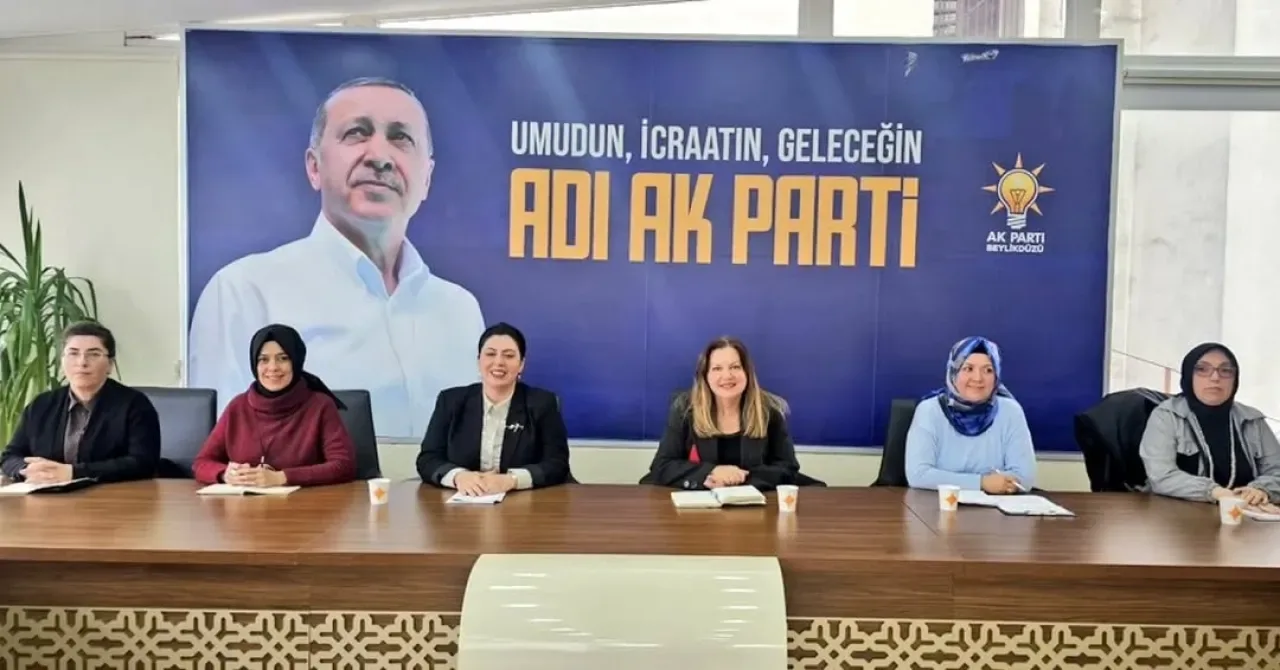 AK Kadın Beylikdüzü'nde Yeni Dönem İlk Toplantısını Gerçekleştirdi AK Kadın Beylikdüzü'nde Yeni Dönem İlk Toplantısını Gerçekleştirdi