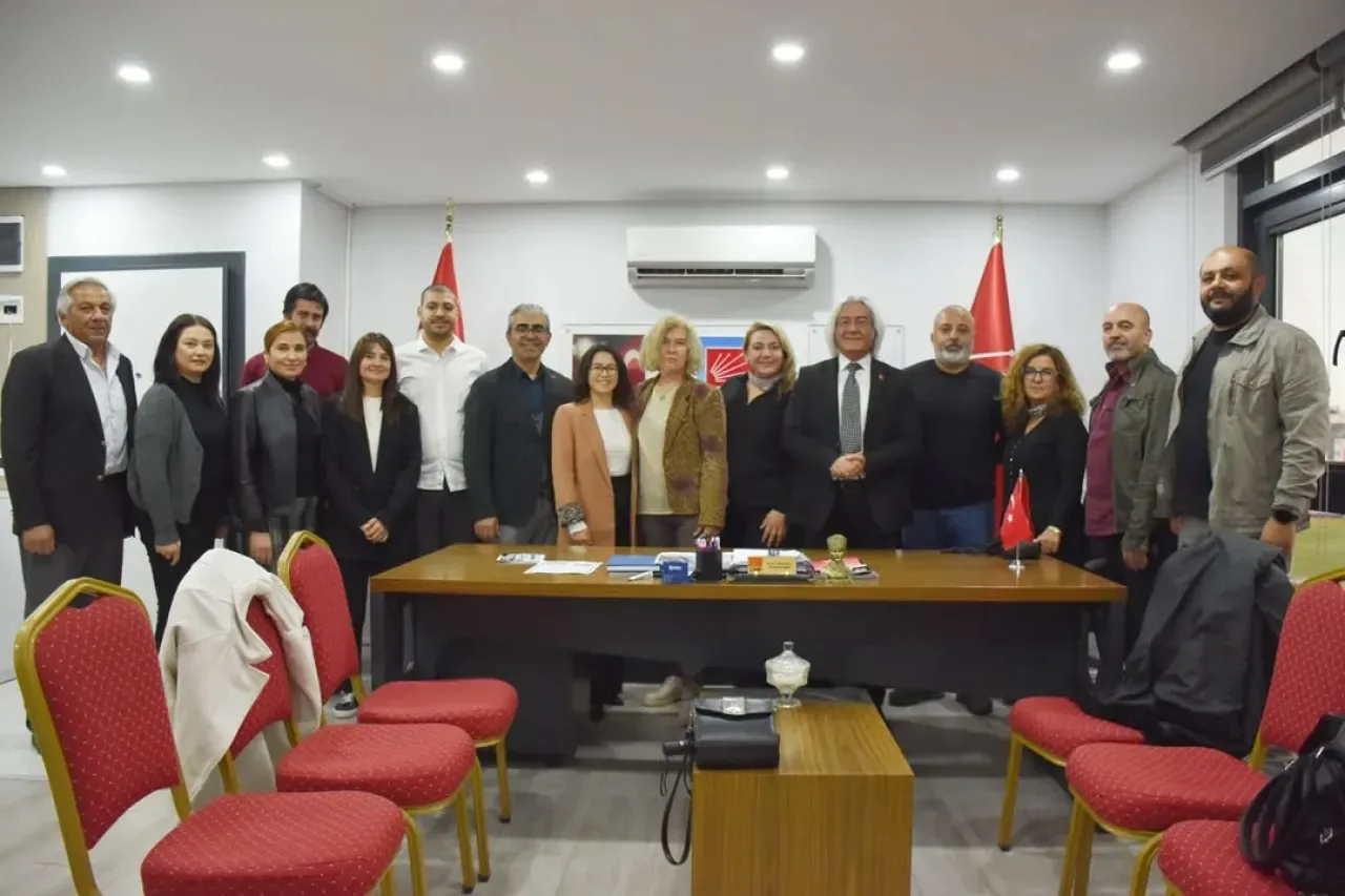 CHP Antalya'da Eğitim Seferberliği: Yeni Stratejiler Masaya Yatırıldı CHP Antalya'da Eğitim Seferberliği: Yeni Stratejiler Masaya Yatırıldı