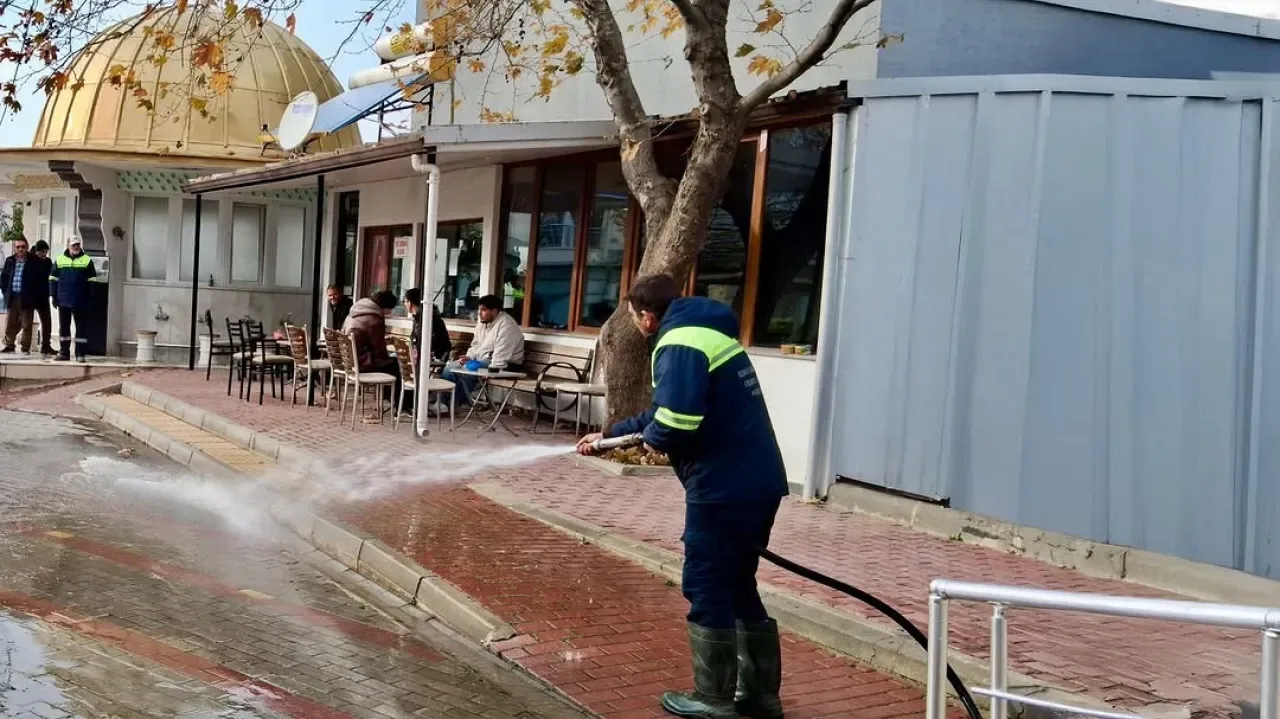 Gemlik Camileri Regaip Kandili'ne Özel Temizlikle Hazırlandı Gemlik Camileri Regaip Kandili'ne Özel Temizlikle Hazırlandı