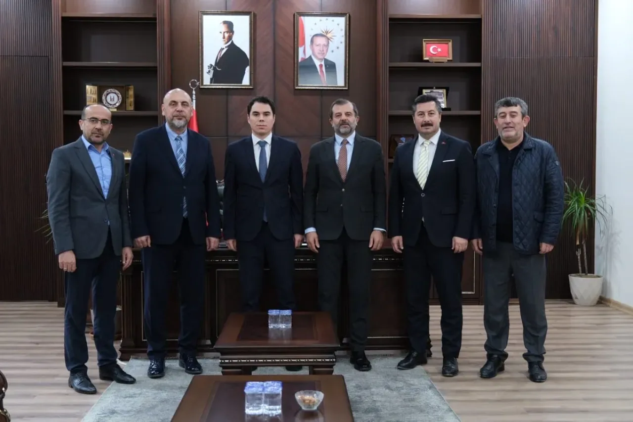 Orhaneli Kaymakamlığı'na Belediye Başkanlarından Anlamlı Ziyaret Orhaneli Kaymakamlığı'na Belediye Başkanlarından Anlamlı Ziyaret