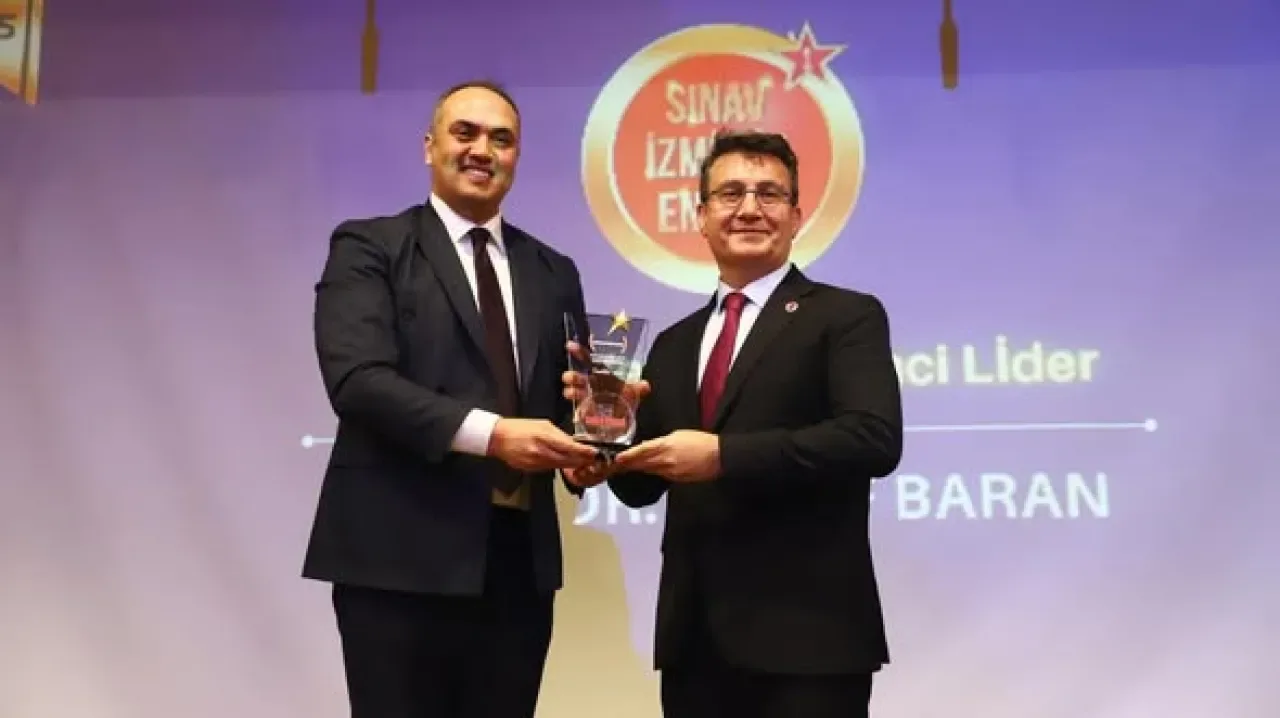 İYTE Rektörü Prof. Dr. Yusuf Baran, 3000 Kişinin Oyuyla "En İlham Veren Eğitimci Lider" Seçildi İYTE Rektörü Prof. Dr. Yusuf Baran, 3000 Kişinin Oyuyla "En İlham Veren Eğitimci Lider" Seçildi