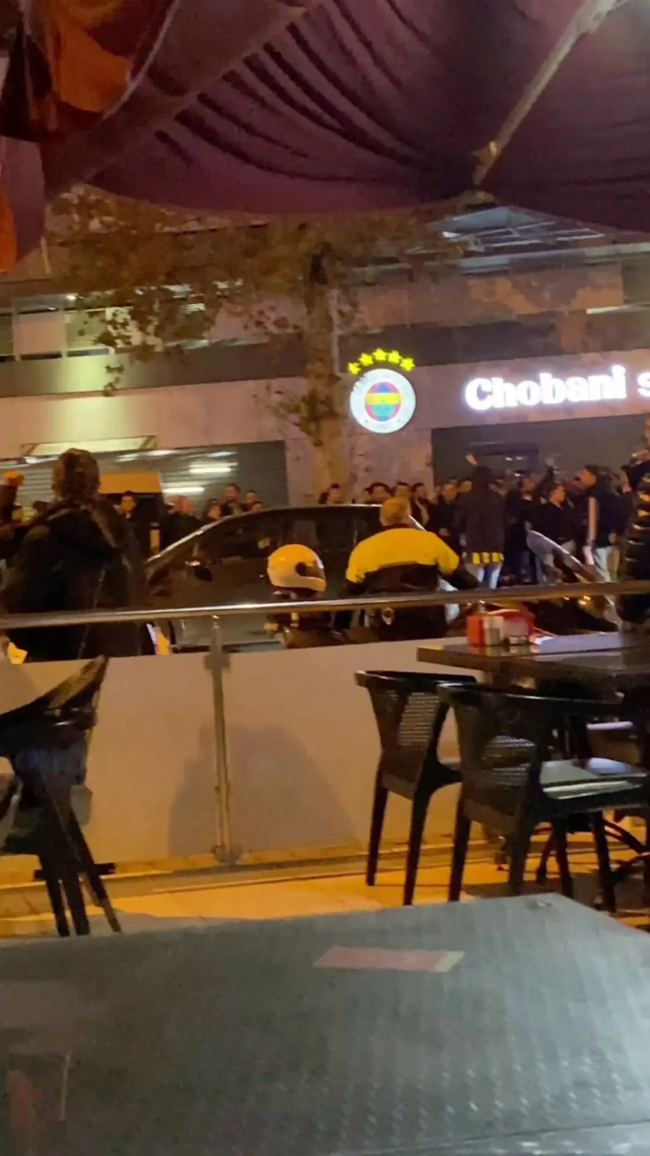 Sadettin Saran'a Fenerbahçeli Taraftarlardan Destek Dalgası Sadettin Saran'a Fenerbahçeli Taraftarlardan Destek Dalgası