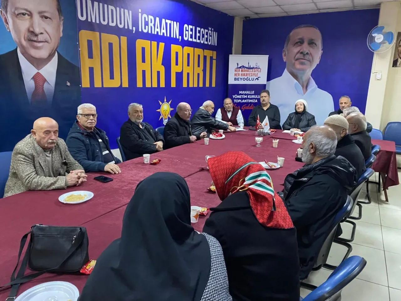 AK Parti Beyoğlu'dan Yaşlılara Yönelik Koordinasyon Toplantısı AK Parti Beyoğlu'dan Yaşlılara Yönelik Koordinasyon Toplantısı