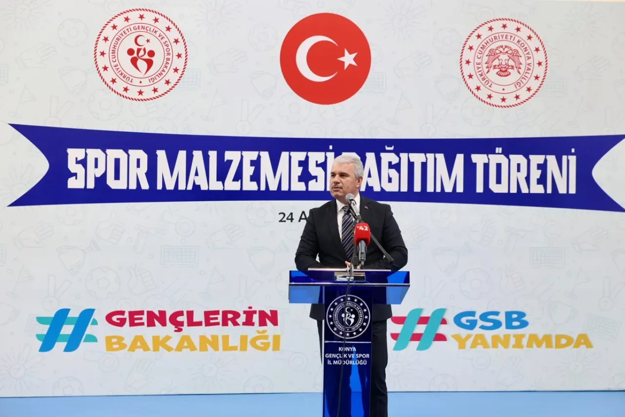 Konya'da Genç Sporculara Malzeme Desteği Konya'da Genç Sporculara Malzeme Desteği