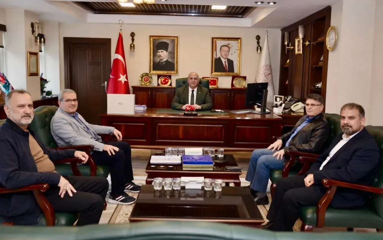 Adana İl Milli Eğitim Müdürü'nden Filistin Dayanışma Platformu'na Anlamlı Ziyaret Adana İl Milli Eğitim Müdürü'nden Filistin Dayanışma Platformu'na Anlamlı Ziyaret