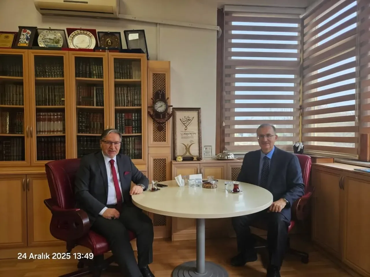 Ataşehir Kaymakamı Prof. Dr. Mustafa Karataş'ı Ziyaret Etti Ataşehir Kaymakamı Prof. Dr. Mustafa Karataş'ı Ziyaret Etti
