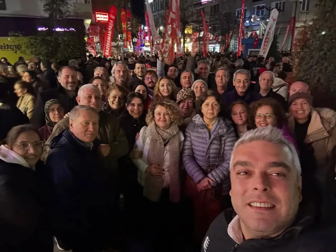 CHP, Kağıthane Mitinginde "Umudu Büyüttü" CHP, Kağıthane Mitinginde "Umudu Büyüttü"
