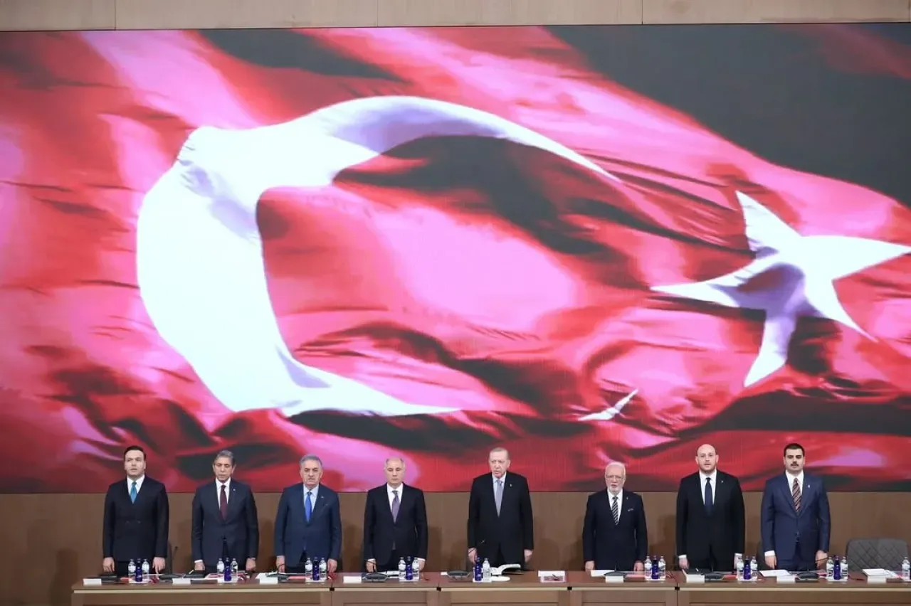 AK Parti Bursa'da Genişletilmiş İl Başkanları Toplantısı Düzenledi AK Parti Bursa'da Genişletilmiş İl Başkanları Toplantısı Düzenledi