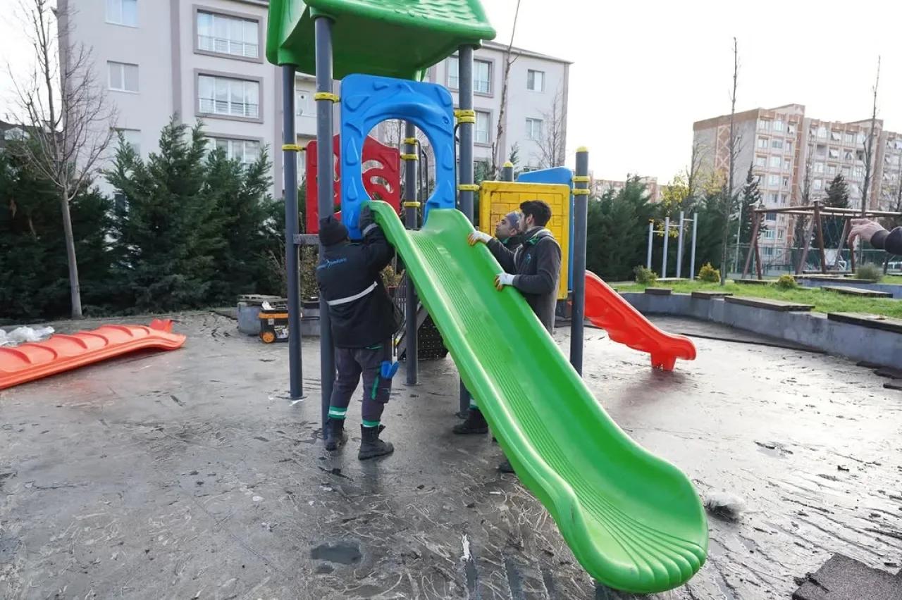 Beylikdüzü'nde Parka Saldırı: Failler Yakalandı, Yenileme Başladı Beylikdüzü'nde Parka Saldırı: Failler Yakalandı, Yenileme Başladı