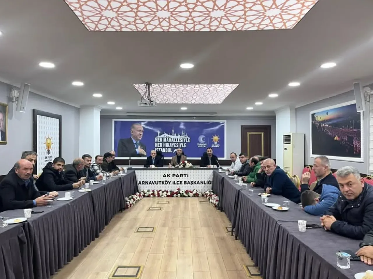 AK Parti Arnavutköy'de Anadolu Mahallesi için Sahada: Yeni Dönem Çalışmaları Ele Alındı AK Parti Arnavutköy'de Anadolu Mahallesi için Sahada: Yeni Dönem Çalışmaları Ele Alındı