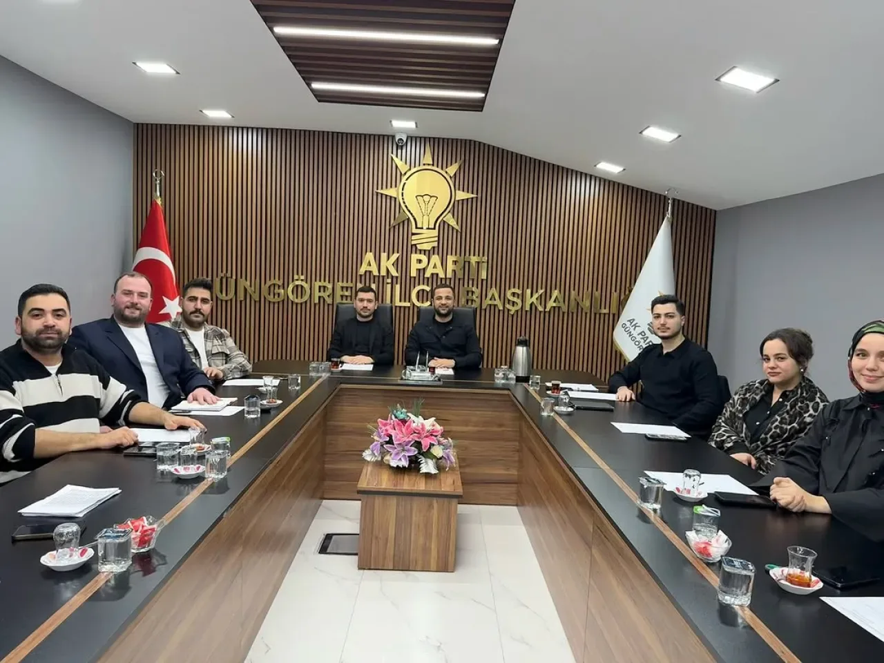 AK Parti Genç Güngören'de Haftalık Olağan Toplantı Gerçekleştirildi AK Parti Genç Güngören'de Haftalık Olağan Toplantı Gerçekleştirildi