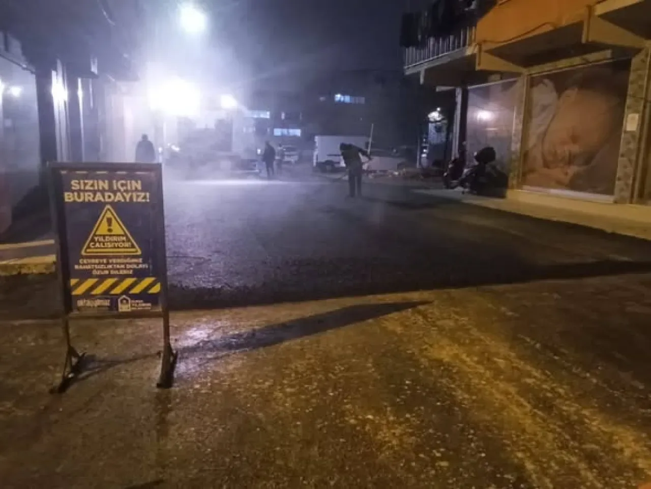 Yıldırım'da Gece Mesaisi: Yollar Yenileniyor Yıldırım'da Gece Mesaisi: Yollar Yenileniyor