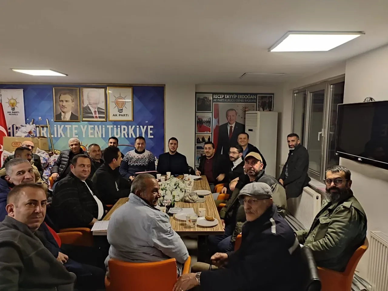 AK Parti Beyoğlu'nda Mahalle Çalışmaları Masaya Yatırıldı AK Parti Beyoğlu'nda Mahalle Çalışmaları Masaya Yatırıldı