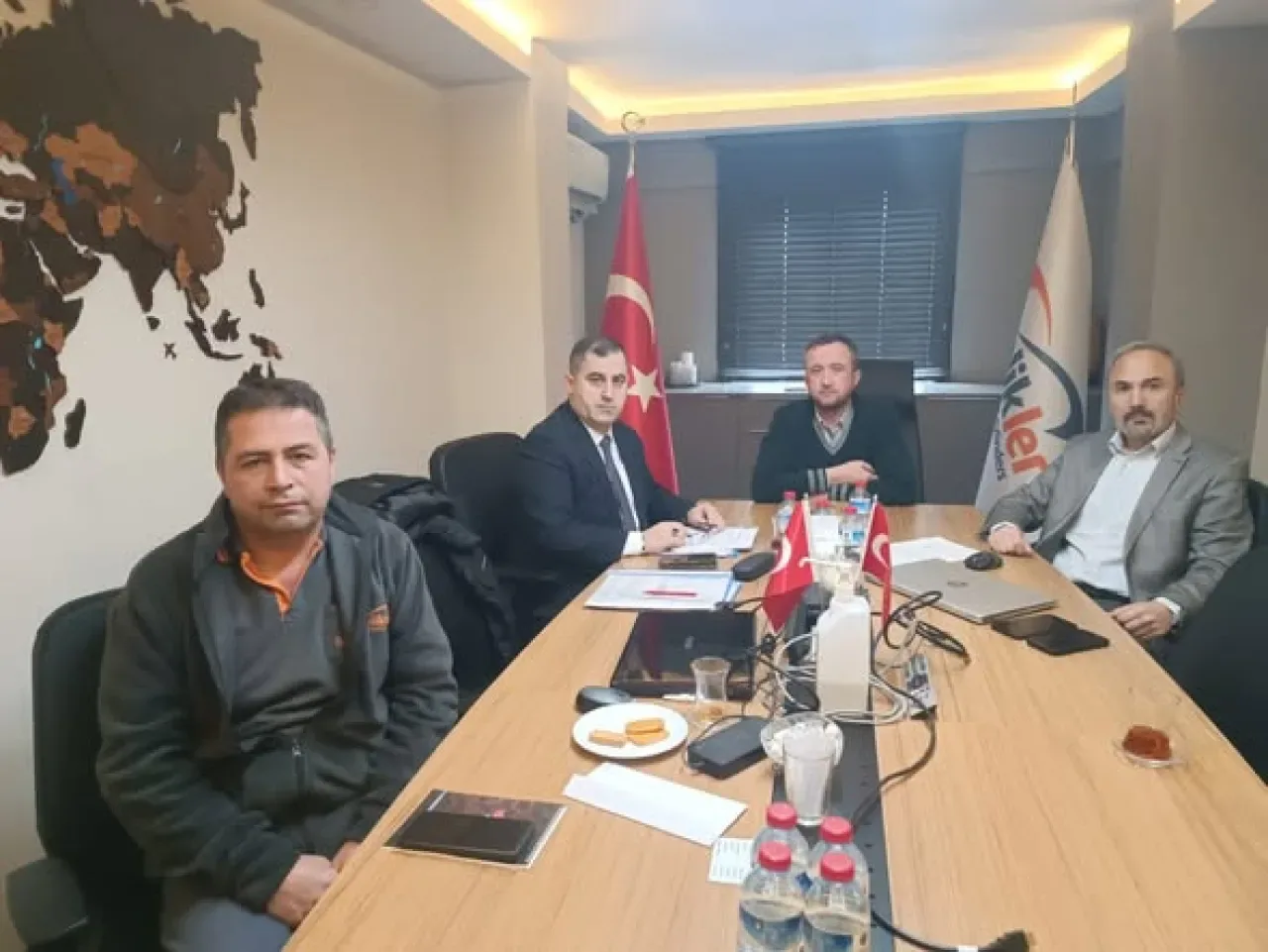 Türk Metal'den Özçelikler Hidrolik'te Kritik TİS Toplantısı: 12 Madde Anlaşmaya Vardı Türk Metal'den Özçelikler Hidrolik'te Kritik TİS Toplantısı: 12 Madde Anlaşmaya Vardı