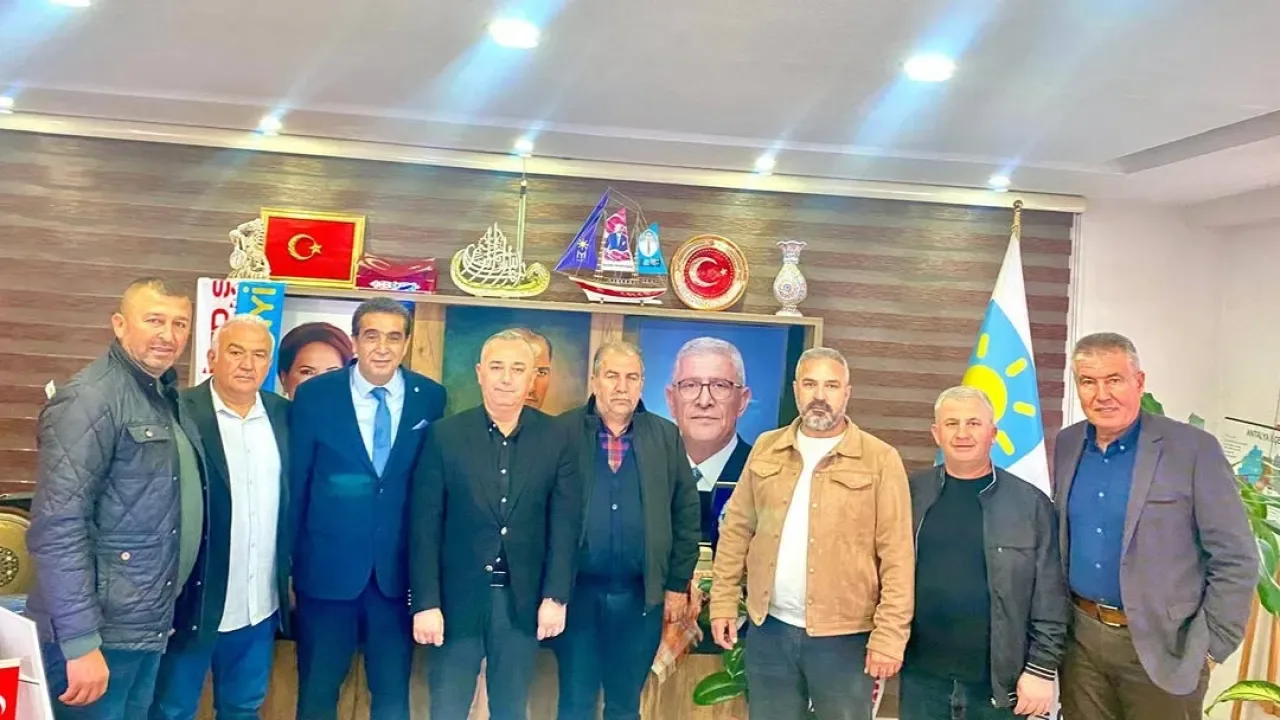 Antalya'da İYİ Parti İl Başkanı'na Esnaf Odasından Ziyaret Antalya'da İYİ Parti İl Başkanı'na Esnaf Odasından Ziyaret