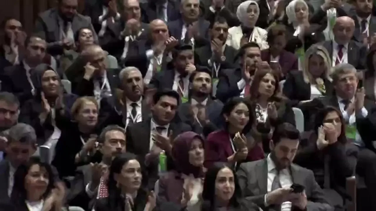 AK Parti'nin İstanbul'daki Genişletilmiş İl Başkanları Toplantısı Gerçekleşti AK Parti'nin İstanbul'daki Genişletilmiş İl Başkanları Toplantısı Gerçekleşti