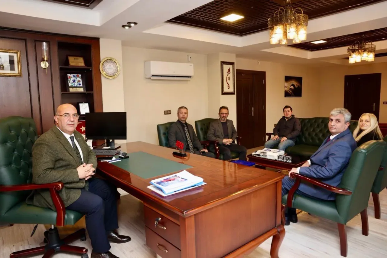 Adana İl Milli Eğitim Müdürü Mehmet Nurettin Aras, Türk Eğitim Sen Heyetini Ağırladı Adana İl Milli Eğitim Müdürü Mehmet Nurettin Aras, Türk Eğitim Sen Heyetini Ağırladı