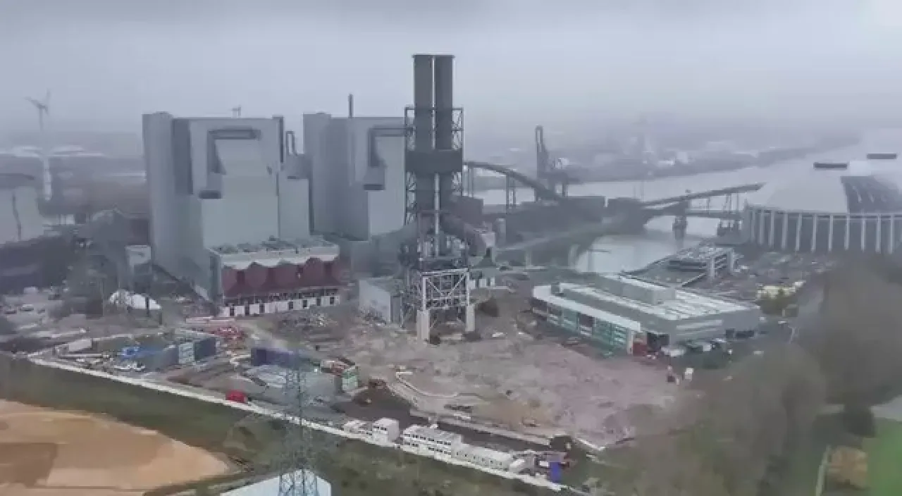 Almanya'nın Yeni Kömür Santrali, Sadece 6 Yıl Sonra Yıkıldı Almanya'nın Yeni Kömür Santrali, Sadece 6 Yıl Sonra Yıkıldı