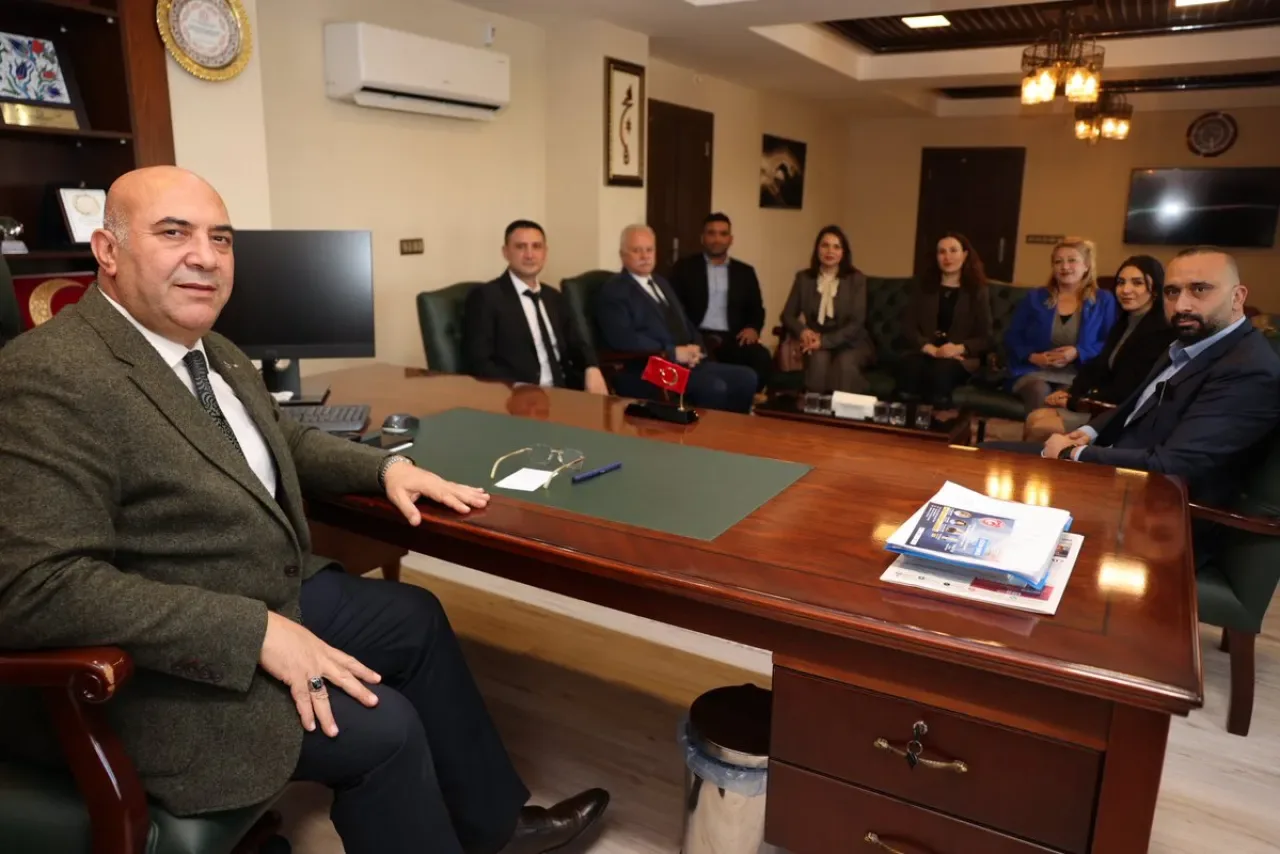 Adana'da Eğitimde İş Birliği Zirvesi: Müdür Aras, Türk Eğitim Sen Heyetini Ağırladı Adana'da Eğitimde İş Birliği Zirvesi: Müdür Aras, Türk Eğitim Sen Heyetini Ağırladı