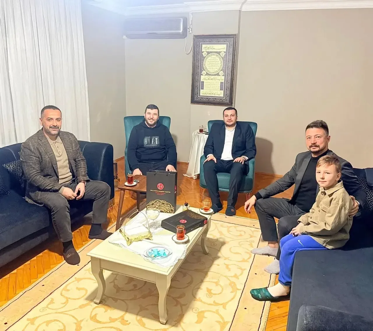MHP Lideri Bahçeli'nin Talimatıyla Avcılar'da Komşu Ziyareti MHP Lideri Bahçeli'nin Talimatıyla Avcılar'da Komşu Ziyareti