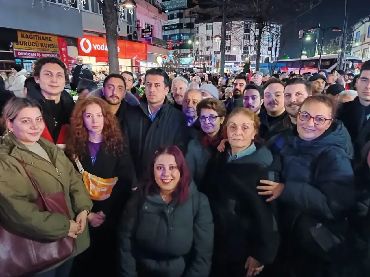 CHP Kadıköy, Kağıthane'de "Adalet ve Özgürlük" için Meydanlarda CHP Kadıköy, Kağıthane'de "Adalet ve Özgürlük" için Meydanlarda