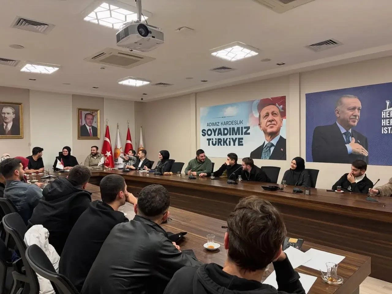 AK Gençlik Sarıyer'de Yeni Dönem Toplantısı Gerçekleştirildi AK Gençlik Sarıyer'de Yeni Dönem Toplantısı Gerçekleştirildi