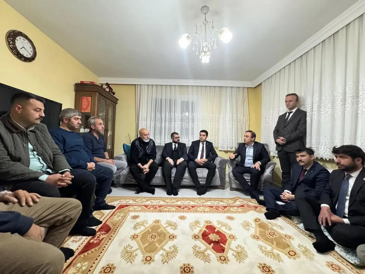 MHP Lideri Bahçeli'nin Talimatıyla Maltepe'de Sıcak Komşu Ziyareti MHP Lideri Bahçeli'nin Talimatıyla Maltepe'de Sıcak Komşu Ziyareti