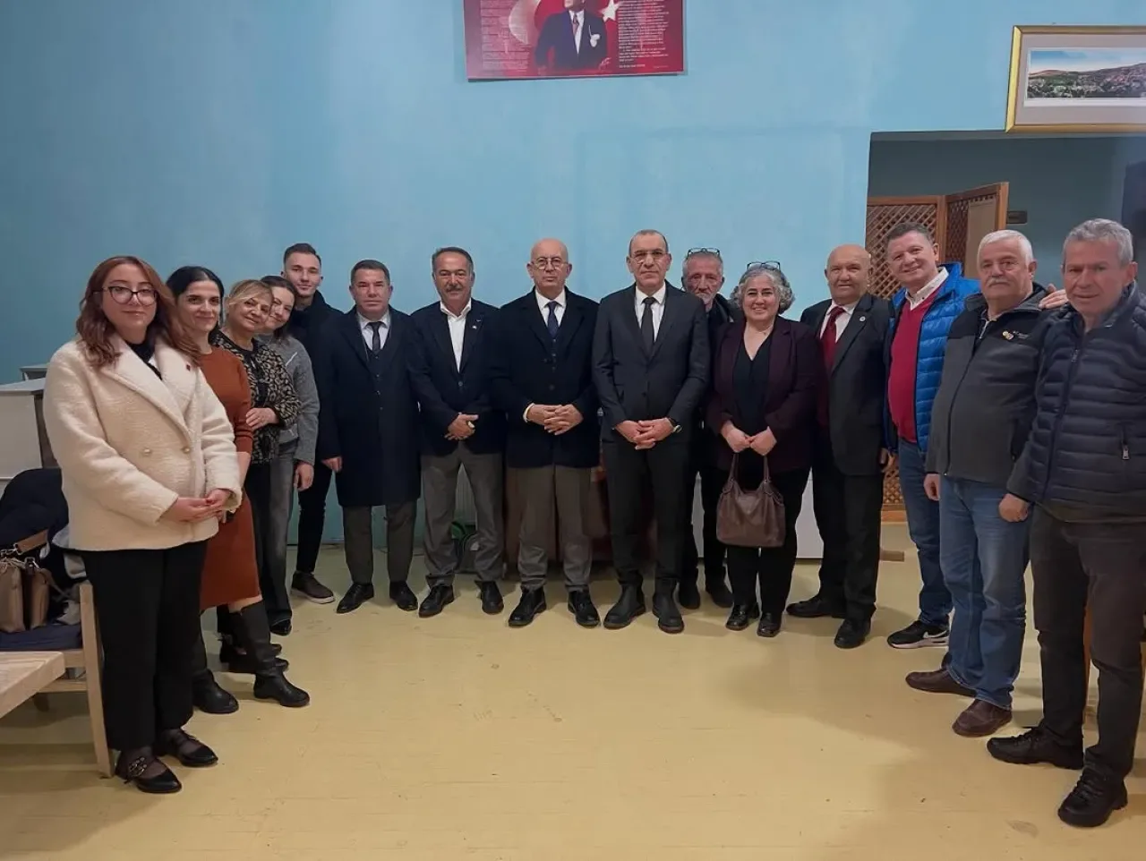 Ayaş'ta Siyasi İstişare: CHP Ankara İl Başkanı Ümit Erkol, Başkan İzzet Demircioğlu'nu Ziyaret Etti Ayaş'ta Siyasi İstişare: CHP Ankara İl Başkanı Ümit Erkol, Başkan İzzet Demircioğlu'nu Ziyaret Etti
