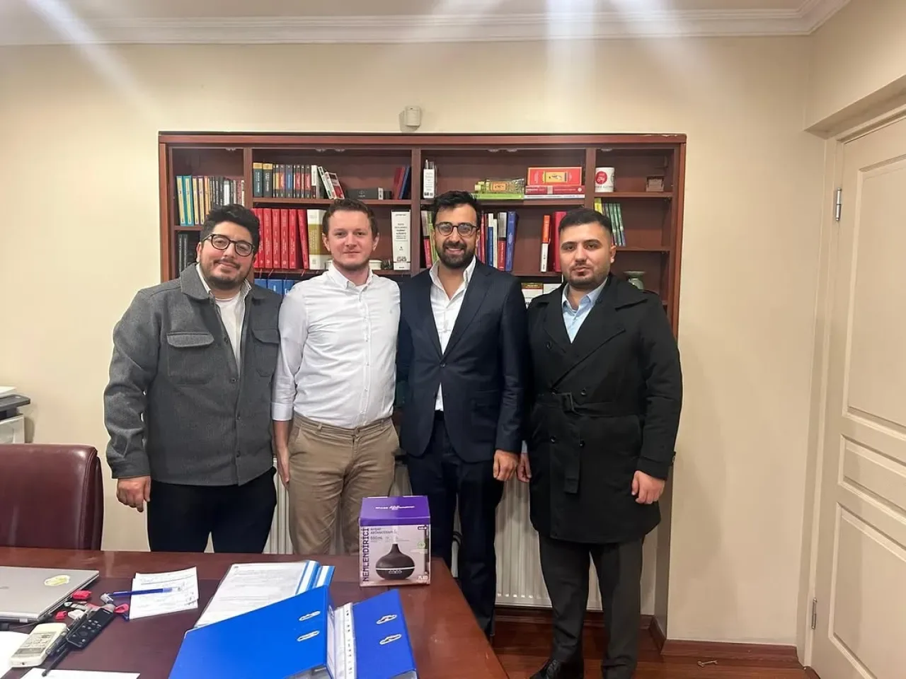 AK Parti Eyüpsultan'dan Avukat Ziyaretleri: Seçim Sürecine Destek AK Parti Eyüpsultan'dan Avukat Ziyaretleri: Seçim Sürecine Destek