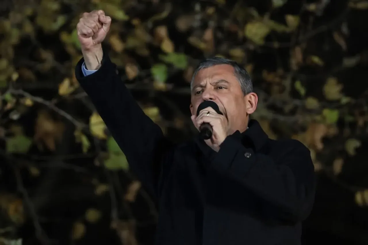 Özgür Özel'den Millet İradesine Sahip Çıkma Vurgusu Özgür Özel'den Millet İradesine Sahip Çıkma Vurgusu