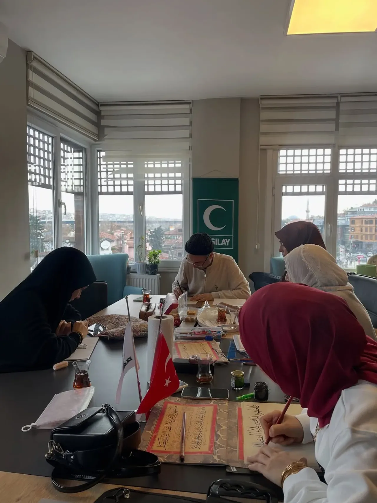 Geleneksel Sanatın Terapi Gücü: Hüsn-i Hat ile Bağımlılıkla Mücadele Geleneksel Sanatın Terapi Gücü: Hüsn-i Hat ile Bağımlılıkla Mücadele