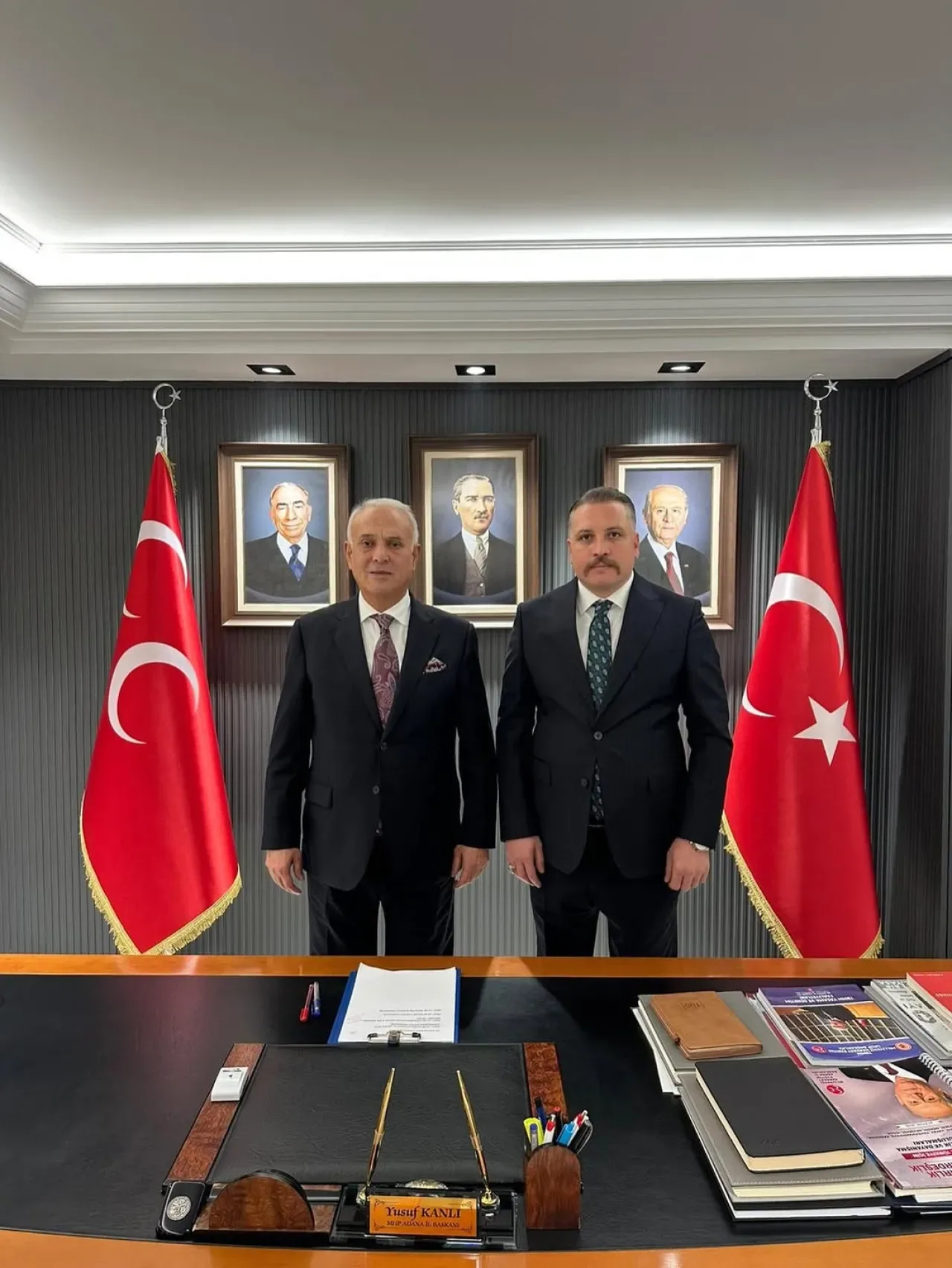Adana Ülkü Ocakları'ndan MHP İl Başkanlığı'na Ziyaret: Gençlik Çalışmaları Masaya Yatırıldı Adana Ülkü Ocakları'ndan MHP İl Başkanlığı'na Ziyaret: Gençlik Çalışmaları Masaya Yatırıldı
