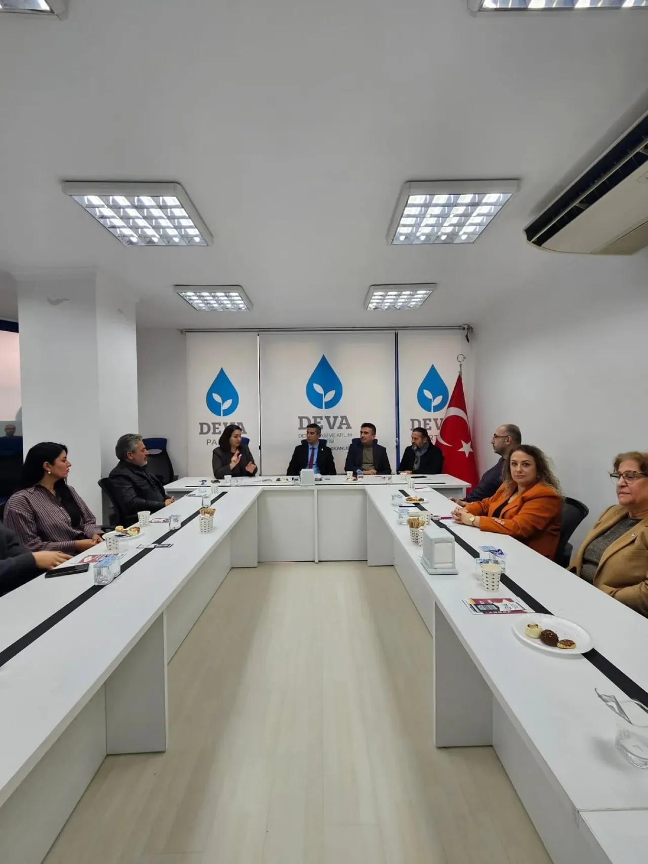 Deva Partisi'nden Bağımlılıkla Mücadele İçin Önemli İş Birliği Ziyareti Deva Partisi'nden Bağımlılıkla Mücadele İçin Önemli İş Birliği Ziyareti