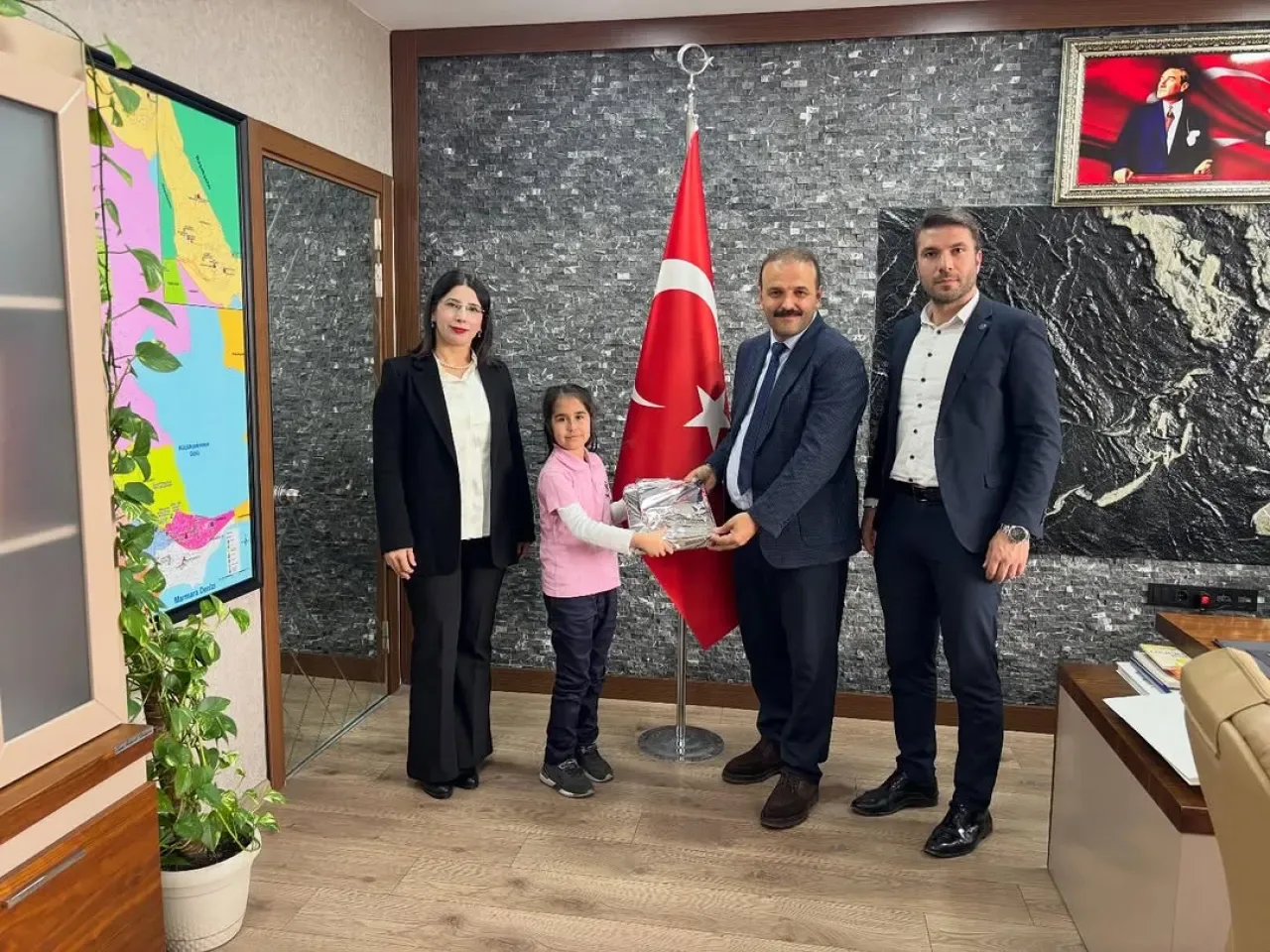 Avcılar'da "Hayalimdeki Marmara" Resim Yarışmasında Dereceye Giren Öğrenciler Ödüllendirildi Avcılar'da "Hayalimdeki Marmara" Resim Yarışmasında Dereceye Giren Öğrenciler Ödüllendirildi