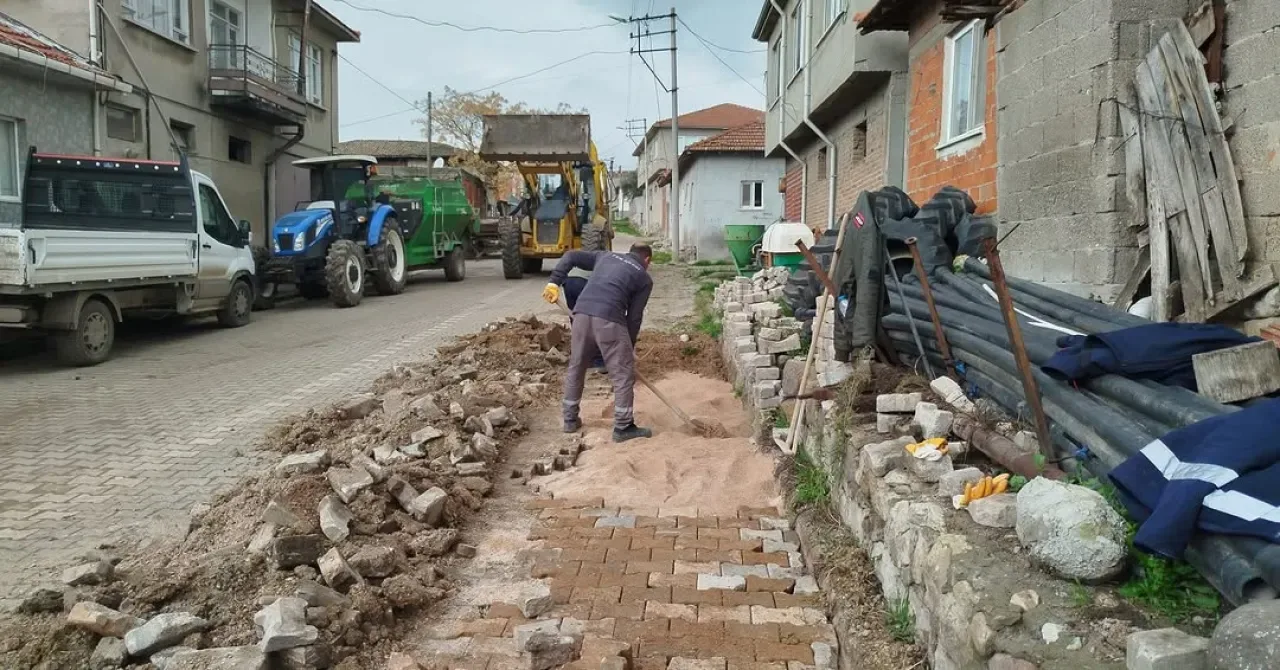 Susurluk'ta Altyapı ve Şehir Bakımına Hız Kesmeden Devam Susurluk'ta Altyapı ve Şehir Bakımına Hız Kesmeden Devam