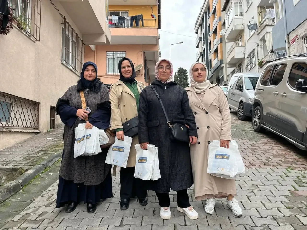 AK Parti Şişli Kadın Kolları Mahalle Ziyaretleriyle Teşkilatı Güçlendiriyor AK Parti Şişli Kadın Kolları Mahalle Ziyaretleriyle Teşkilatı Güçlendiriyor
