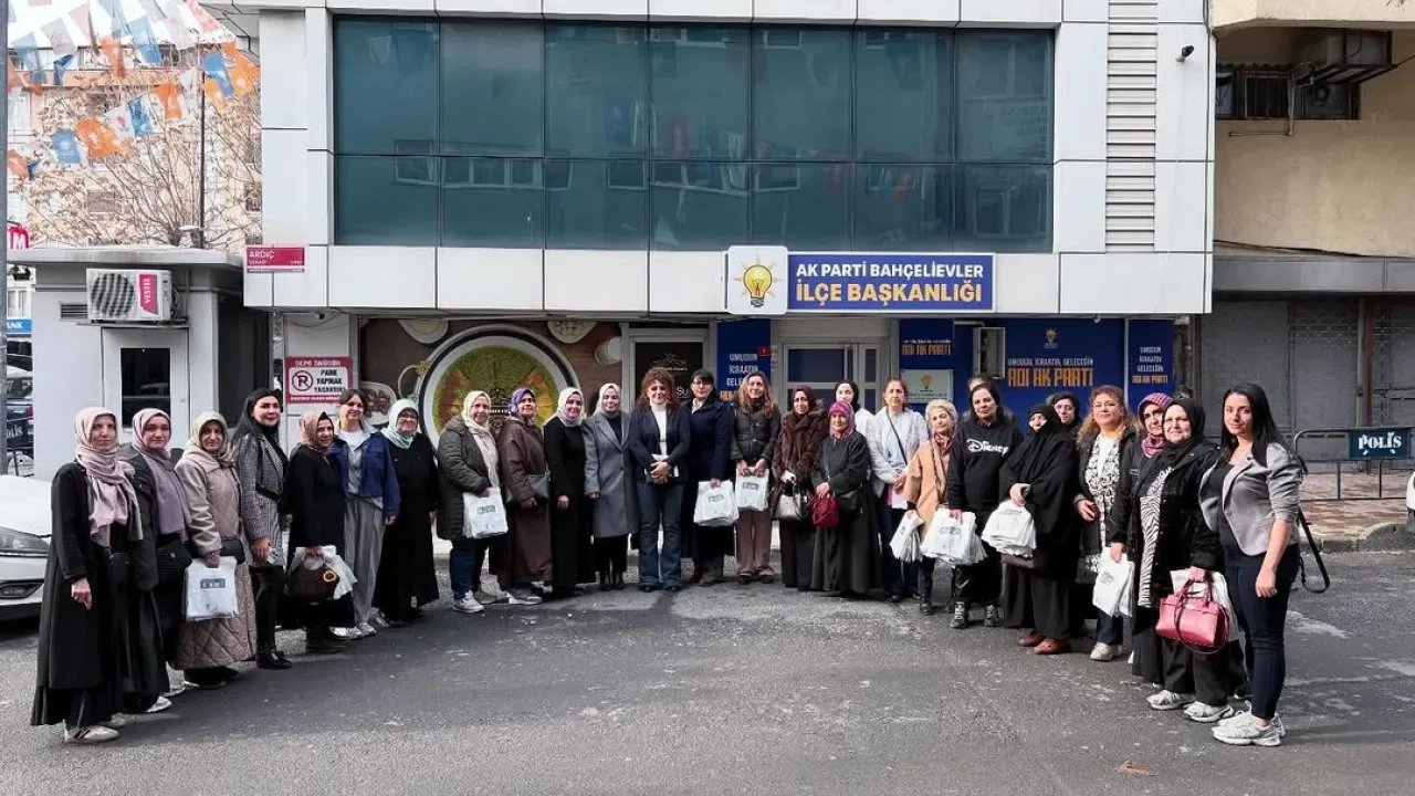 Bahçelievler'de AK Parti Kadın Kolları Mahalle Mahalle Halkla Buluşuyor Bahçelievler'de AK Parti Kadın Kolları Mahalle Mahalle Halkla Buluşuyor