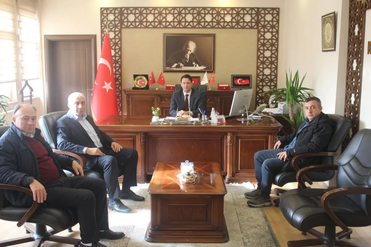 Keles Köy Dernekleri Başkanından Kaymakam Gürses'e Ziyaret Keles Köy Dernekleri Başkanından Kaymakam Gürses'e Ziyaret
