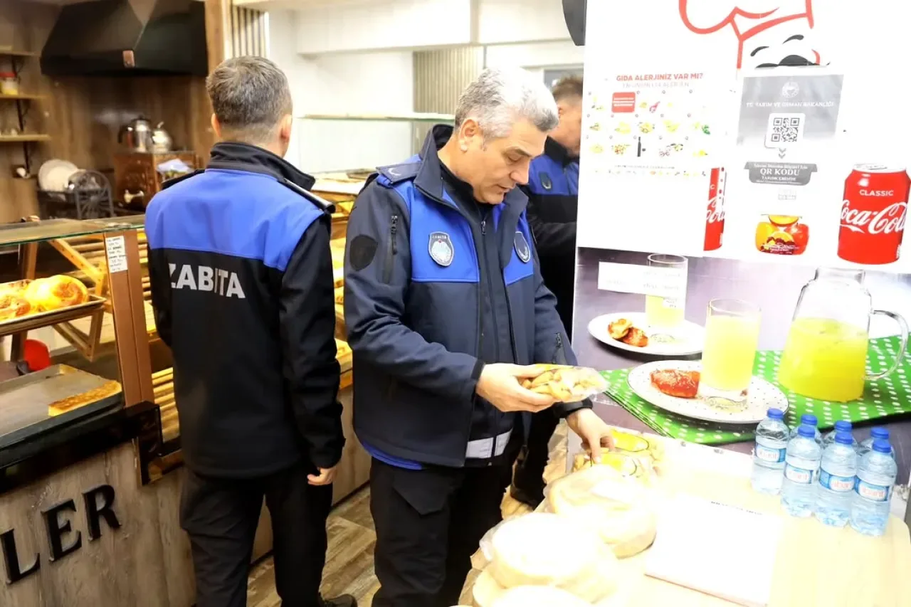 Polatlı'da Yılbaşı Hazırlıkları Sıkı Denetim Altında Polatlı'da Yılbaşı Hazırlıkları Sıkı Denetim Altında