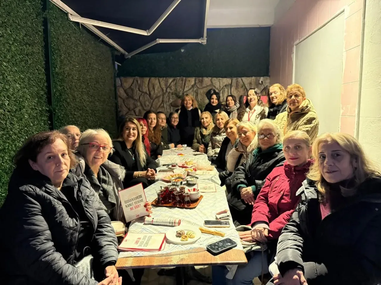 CHP Bakırköy Kadın Kolları, Osmaniye Mahallesi'nde Kadın Buluşması Düzenledi CHP Bakırköy Kadın Kolları, Osmaniye Mahallesi'nde Kadın Buluşması Düzenledi