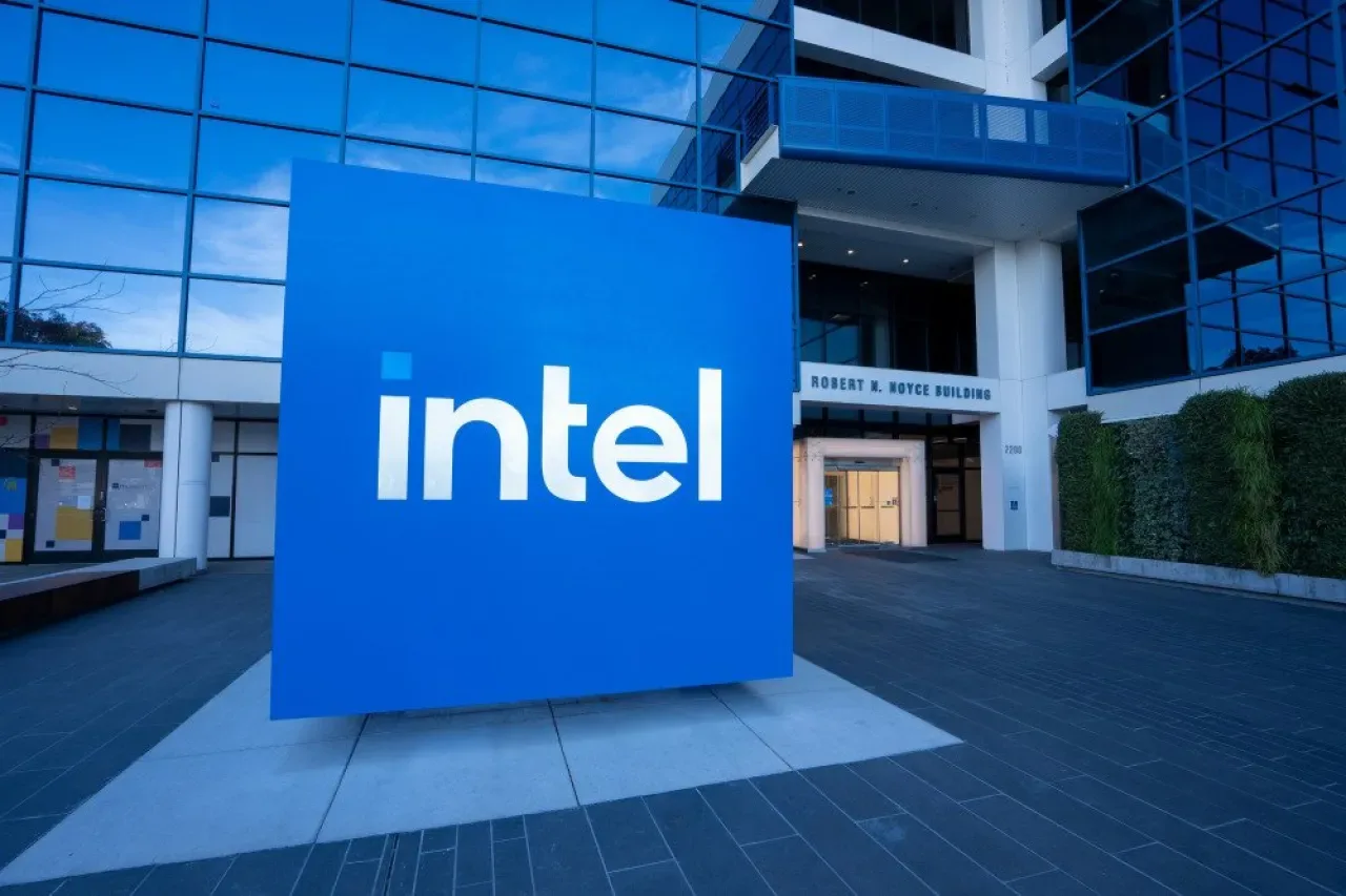 ABD Ticaret Bakanlığı: Intel'e Başarı Şansı Verildi, Ancak Çip Üreticisi "İflas Edecek Kadar Stratejik Değil" ABD Ticaret Bakanlığı: Intel'e Başarı Şansı Verildi, Ancak Çip Üreticisi "İflas Edecek Kadar Stratejik Değil"