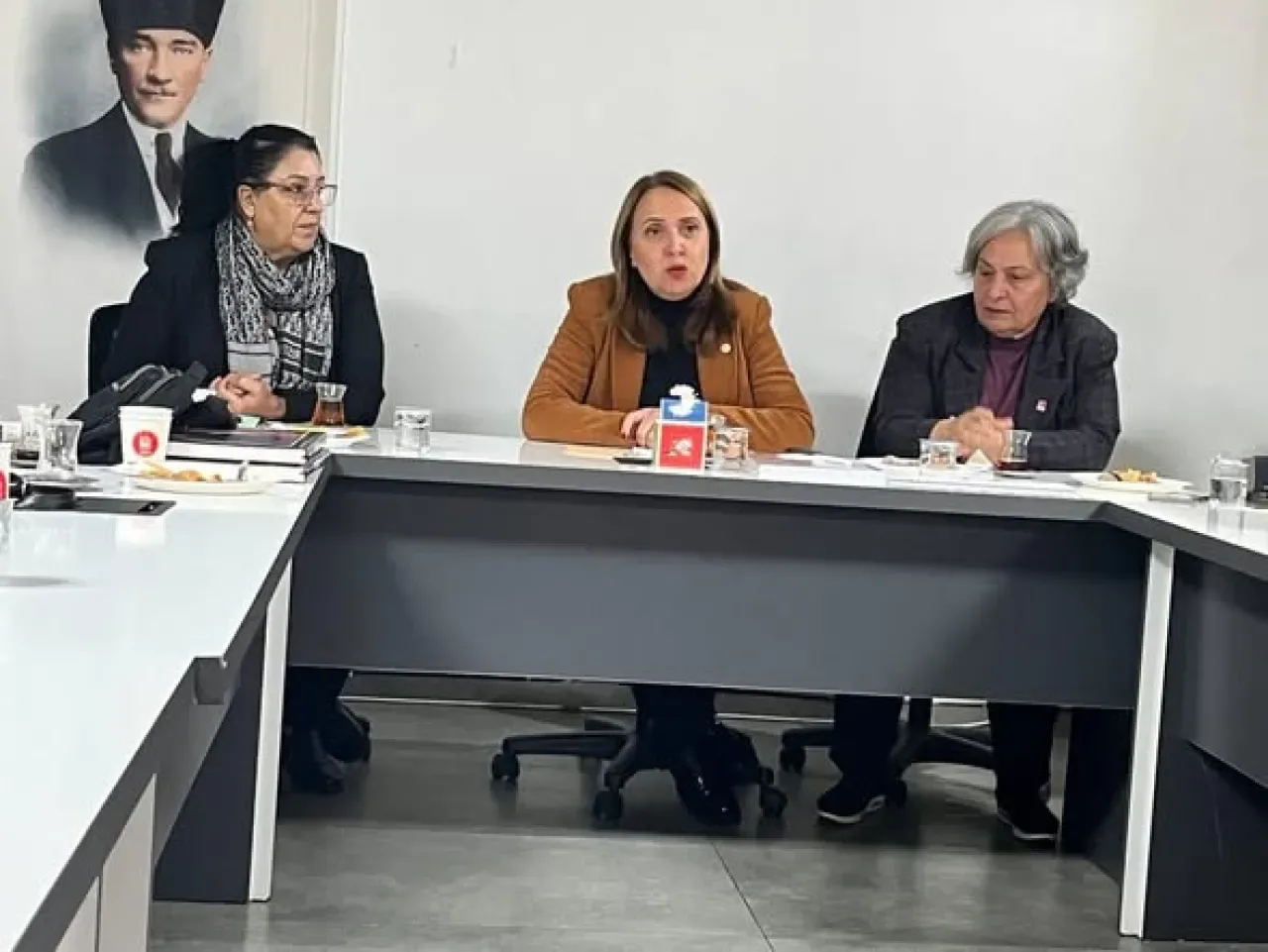 CHP Keçiören Kadın Kolu'ndan Anlamlı Haftalık Buluşma CHP Keçiören Kadın Kolu'ndan Anlamlı Haftalık Buluşma