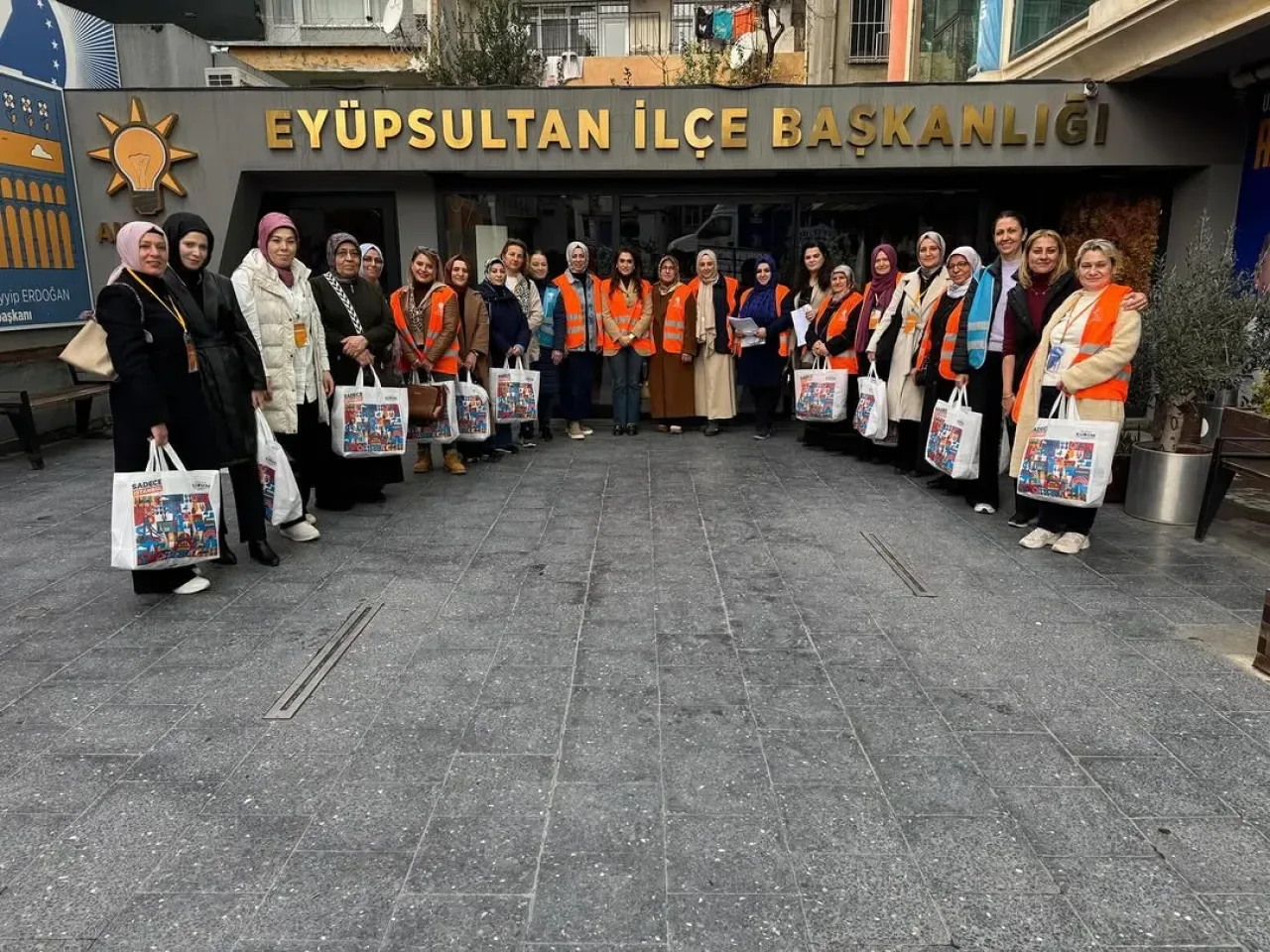 AK Parti Eyüpsultan Kadın Kolları, 39 İlçede Eş Zamanlı Saha Çalışması Başlattı AK Parti Eyüpsultan Kadın Kolları, 39 İlçede Eş Zamanlı Saha Çalışması Başlattı