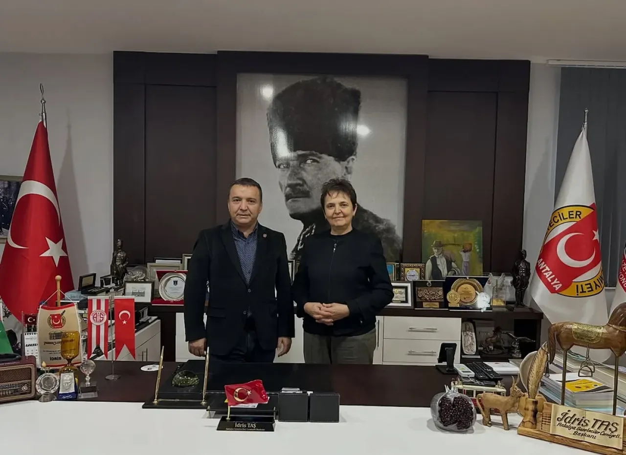Antalya'da Medya ve Kent İş Birliği Masaya Yatırıldı Antalya'da Medya ve Kent İş Birliği Masaya Yatırıldı