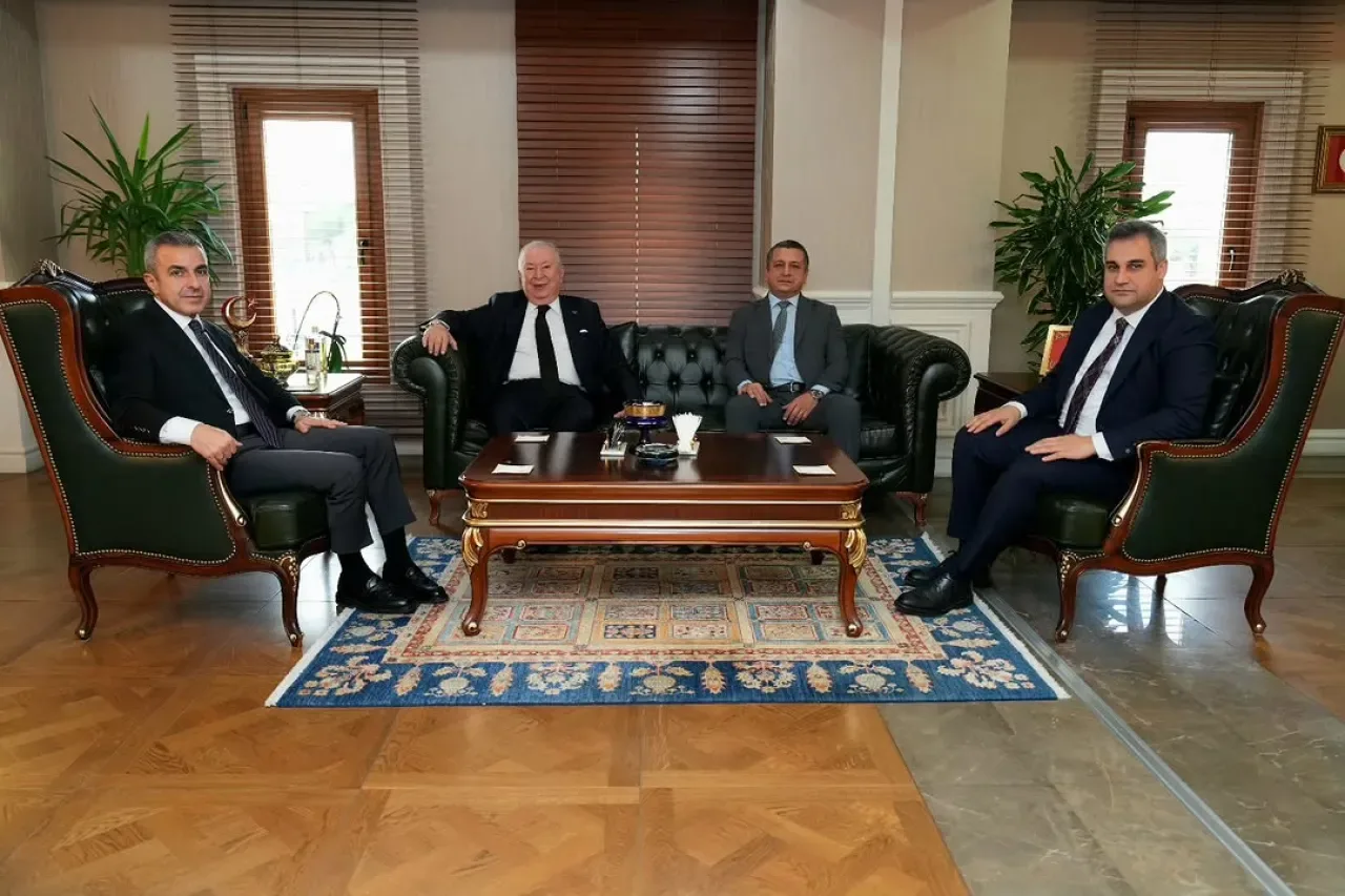 Marmara Grubu Vakfı Liderinden Beyoğlu Kaymakamı'na Nezaket Ziyareti Marmara Grubu Vakfı Liderinden Beyoğlu Kaymakamı'na Nezaket Ziyareti