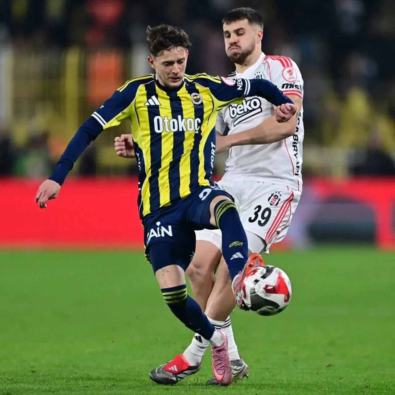 Fenerbahçe, Yıldız Oyuncu Szymanski'yi 10 Milyon Euro'ya Satışa Açık Fenerbahçe, Yıldız Oyuncu Szymanski'yi 10 Milyon Euro'ya Satışa Açık